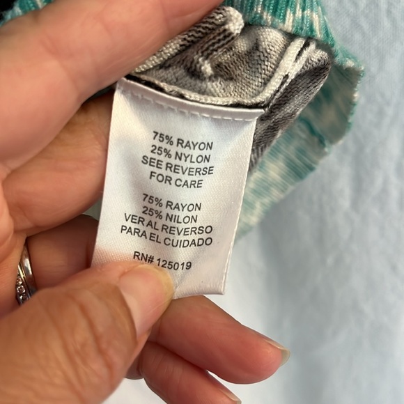 Medium Joseph A front buttoned cardigan. - Picture 5 of 6